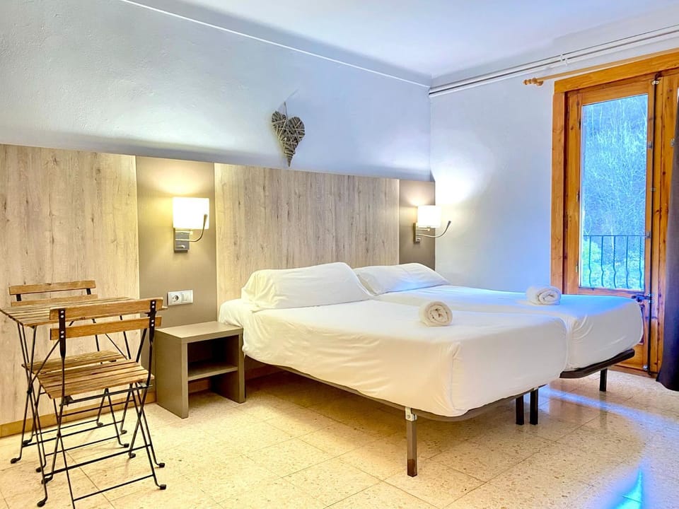 Hostal La Cabanya Bed and Breakfast in Ripollès