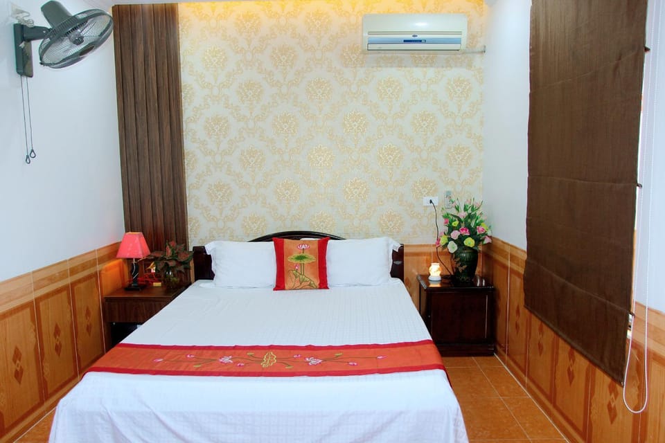 Bed, Photo of the whole room, Bedroom, air conditioner