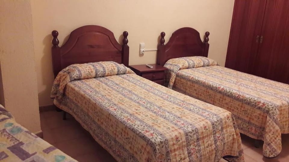 Hostal Avi Pep Bed and Breakfast in Baix Empordà