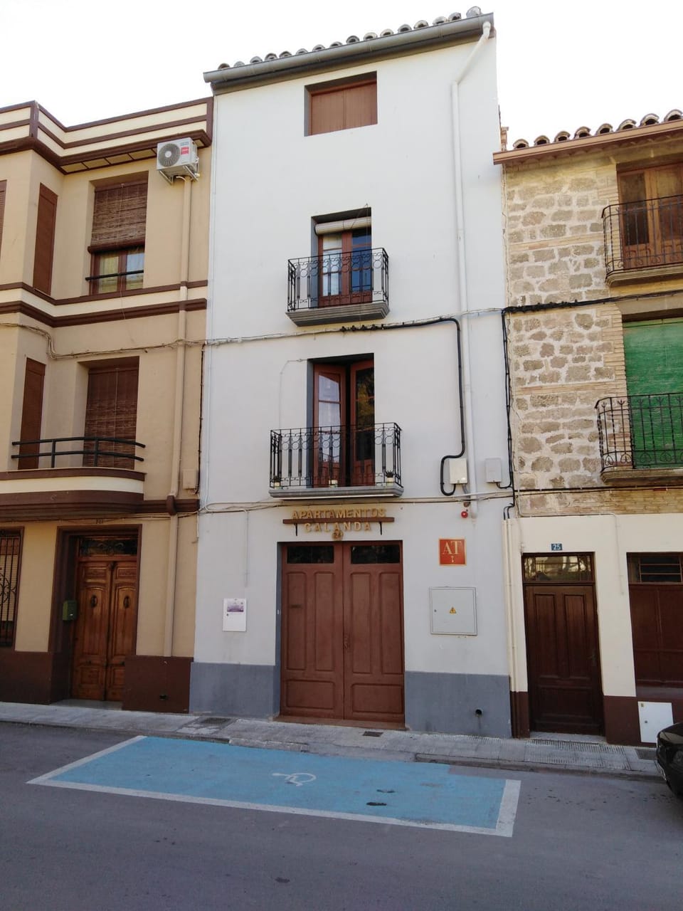 Facade/entrance