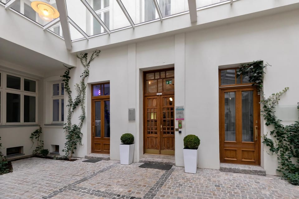 Patio, Facade/entrance