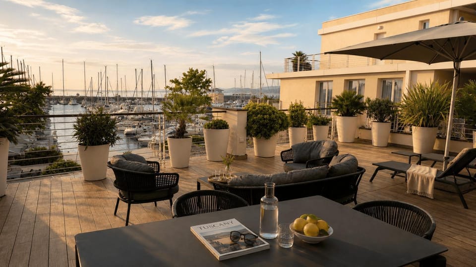 Property building, Balcony/Terrace, Sea view