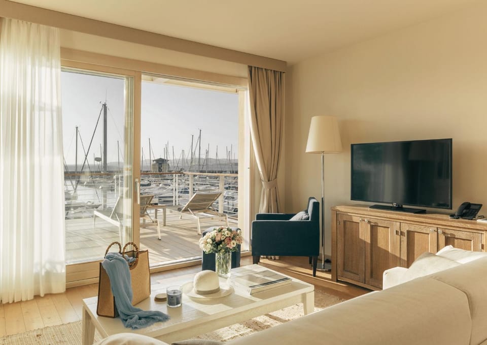 Balcony/Terrace, Living room, Seating area, Sea view