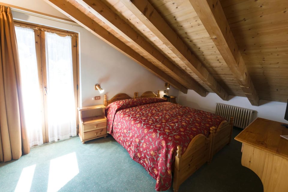 Bed, Photo of the whole room