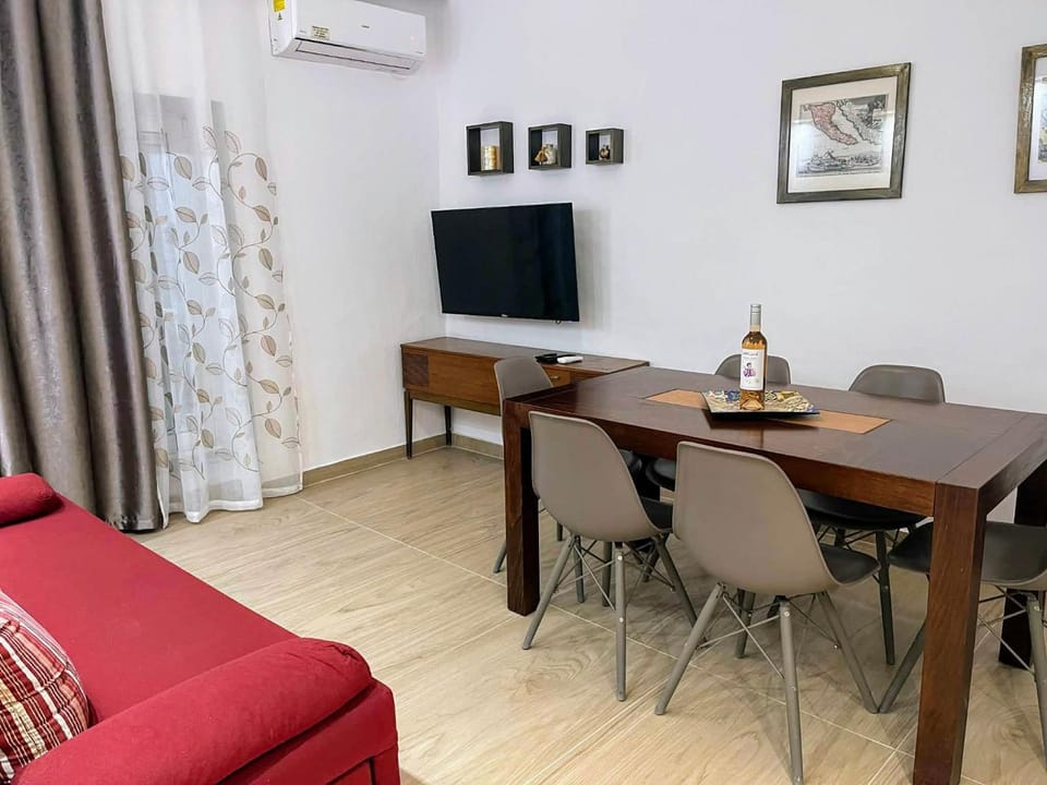 TV and multimedia, Living room, Dining area, air conditioner