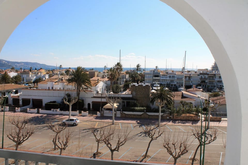 Balcony/Terrace, Street view