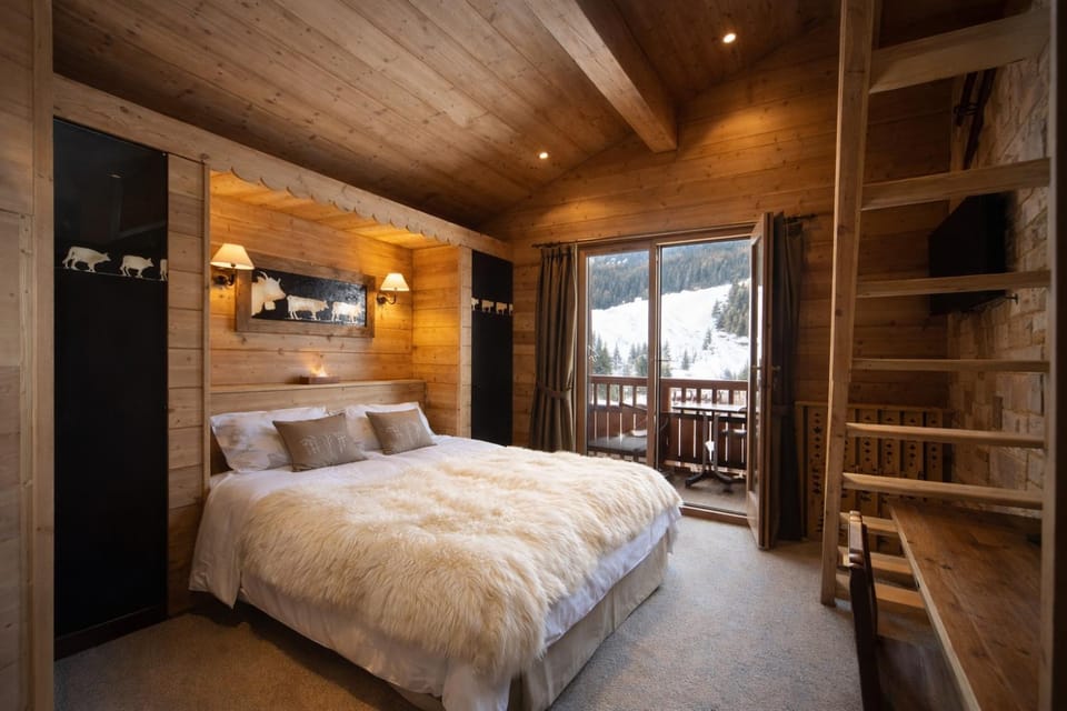 Bed, Photo of the whole room, wardrobe