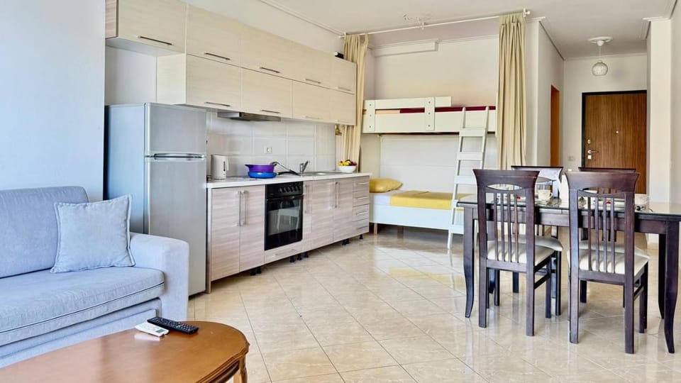 Kitchen or kitchenette, Living room, Seating area, Dining area, oven, stove