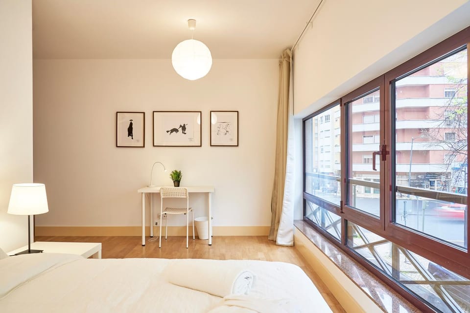Photo of the whole room, Decorative detail, Bedroom, City view, Quiet street view