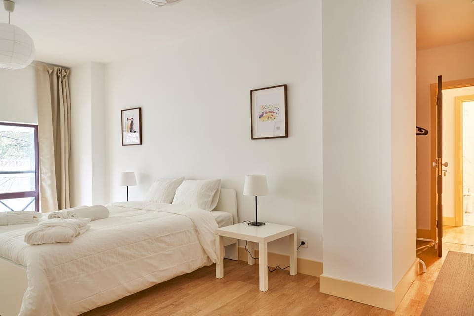 Photo of the whole room, Decorative detail, Bedroom, City view, Quiet street view