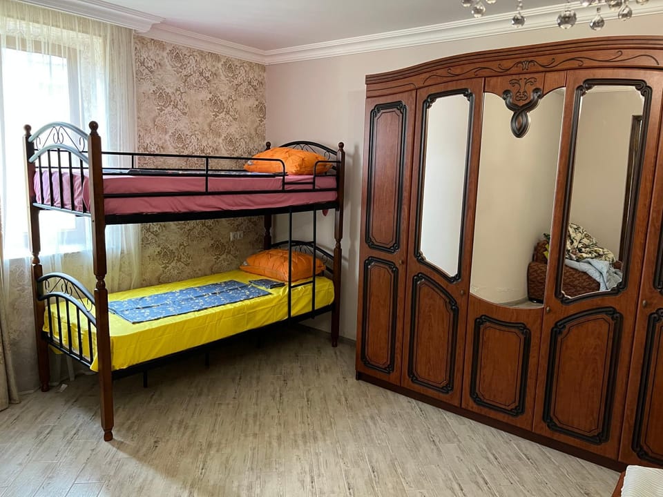 Bedroom, bunk bed