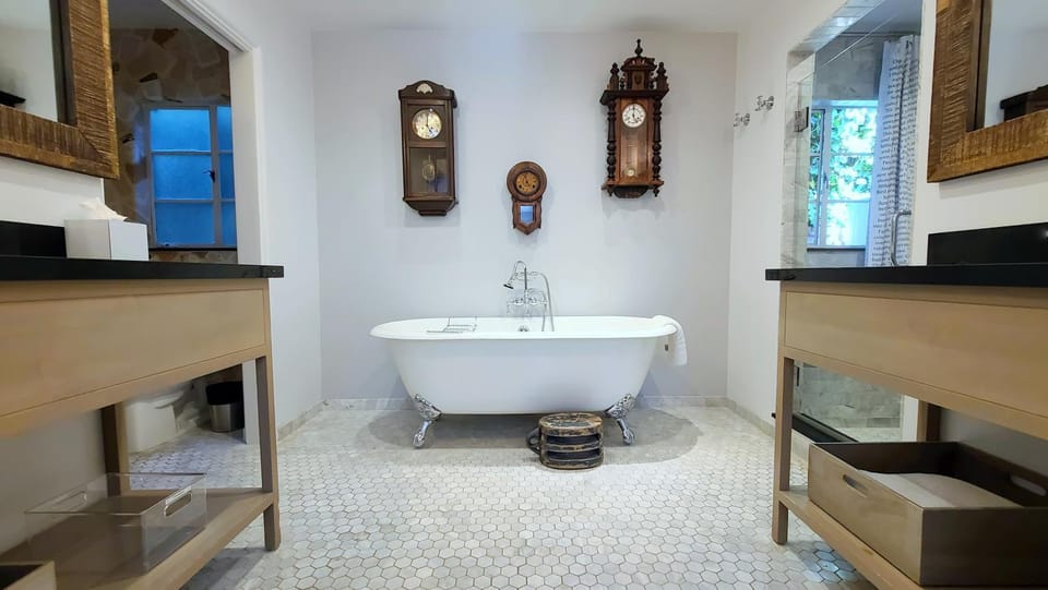 Shower, Toilet, Bathroom, Other, Decorative detail, Bath