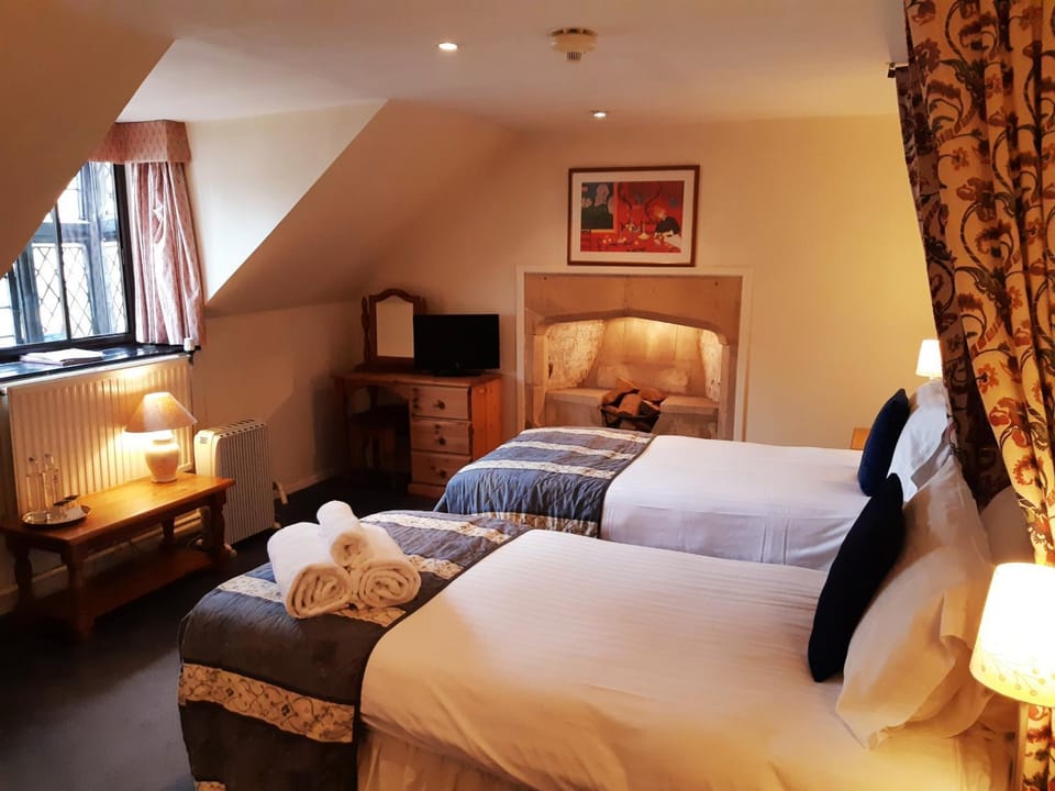 Bed, Decorative detail, Bedroom, City view