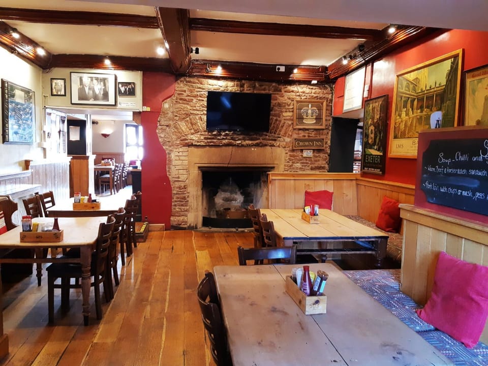 Restaurant/places to eat, Lounge or bar, Meals, Lunch, Dinner, Drinks, Alcoholic drinks, Non alcoholic drinks