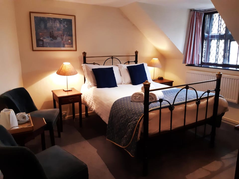 Bed, Decorative detail, Bedroom