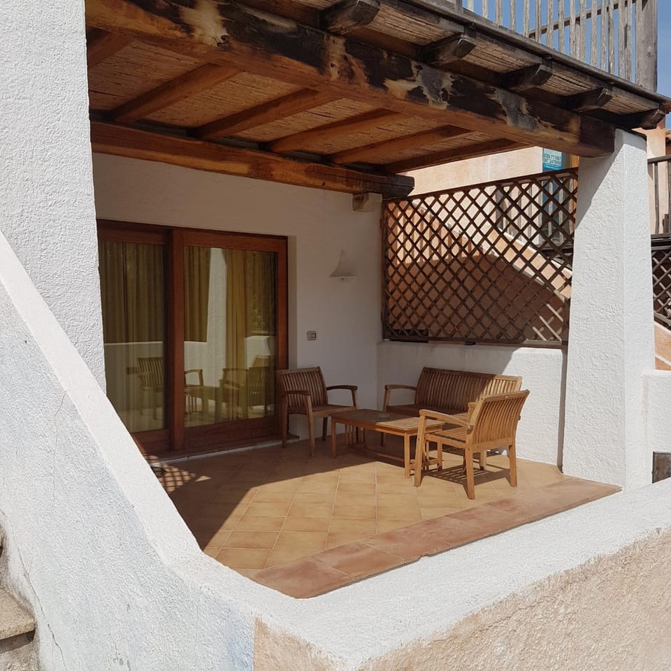 Patio, Facade/entrance, Balcony/Terrace