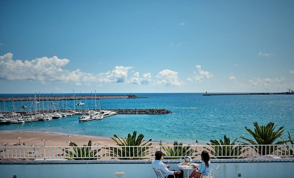 Nearby landmark, Day, People, Natural landscape, Beach, Sea view, group of guests