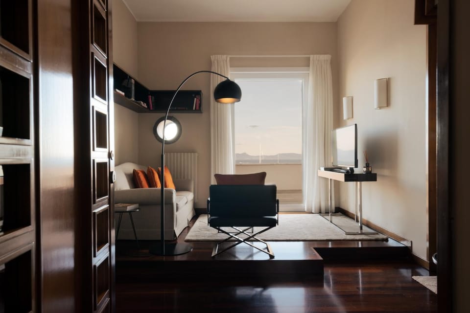 Living room, Seating area, hair dresser