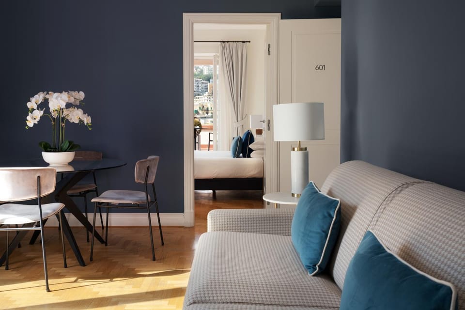 Living room, Seating area, Dining area, air conditioner