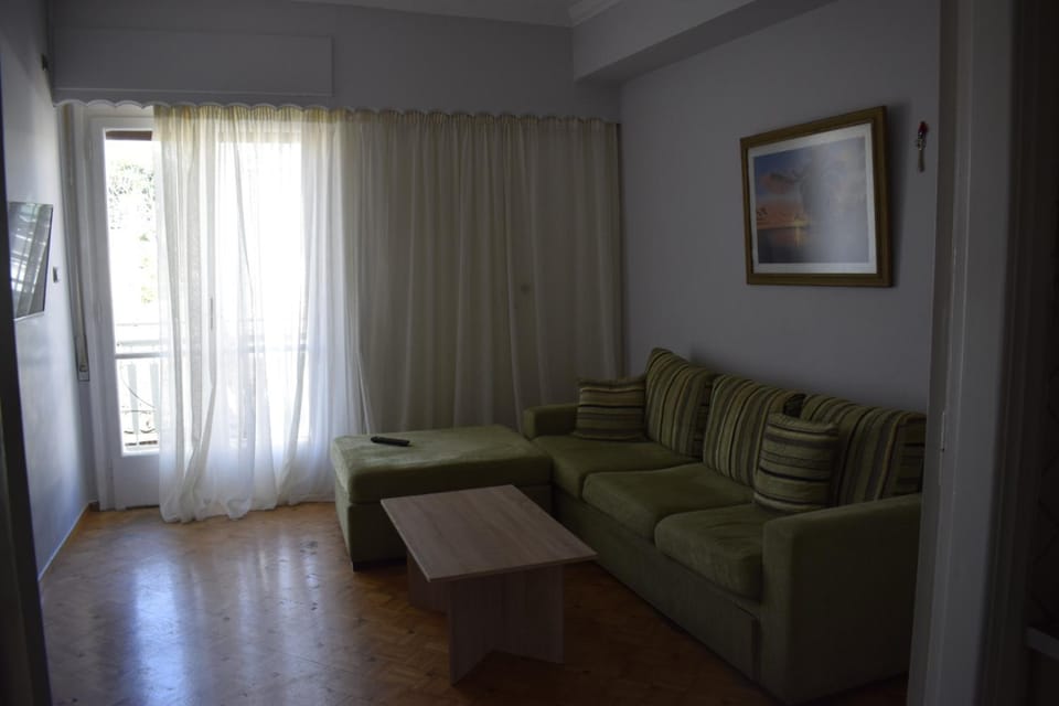 Communal lounge/ TV room, TV and multimedia, Living room, Seating area