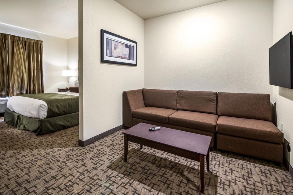 Bed, Seating area