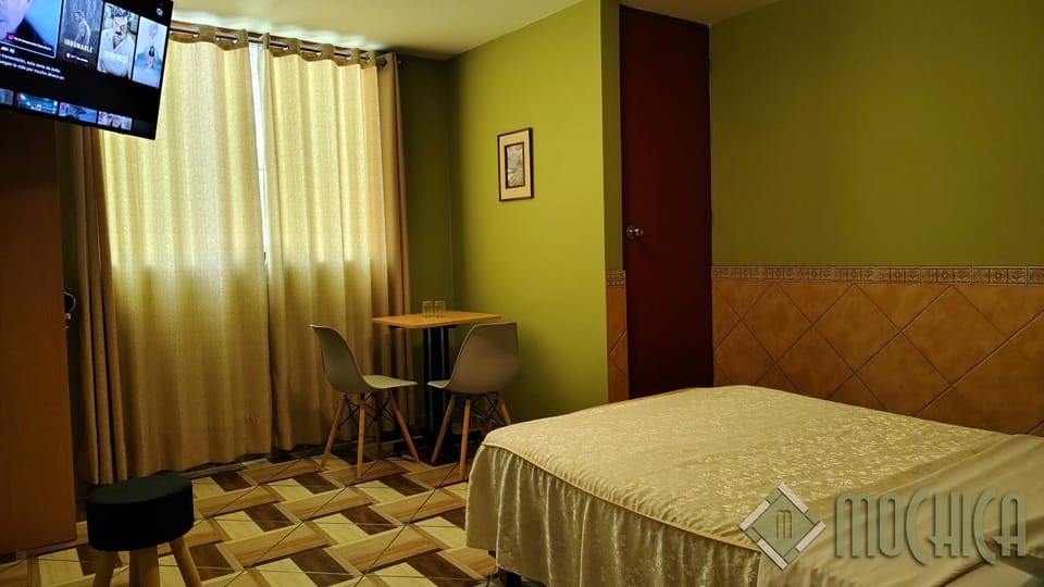 Bed, TV and multimedia, Photo of the whole room, Bedroom