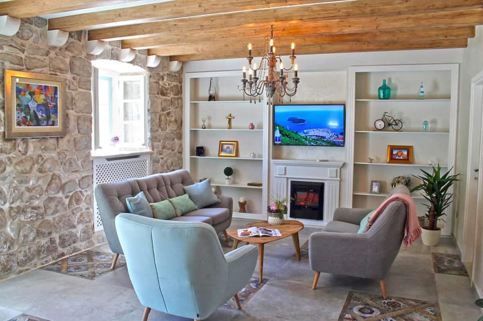 Communal lounge/ TV room, TV and multimedia, Living room, Seating area