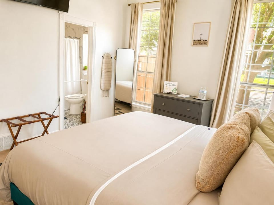Woodrow House Bed & Breakfast Bed and Breakfast in Lubbock