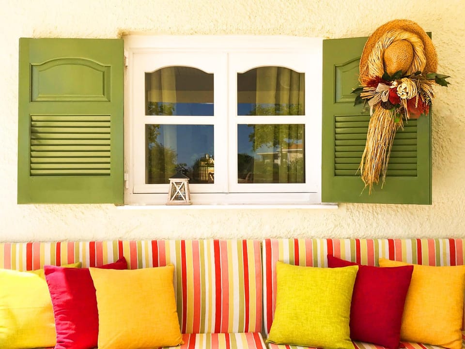 Patio, Balcony/Terrace, Decorative detail, Garden view