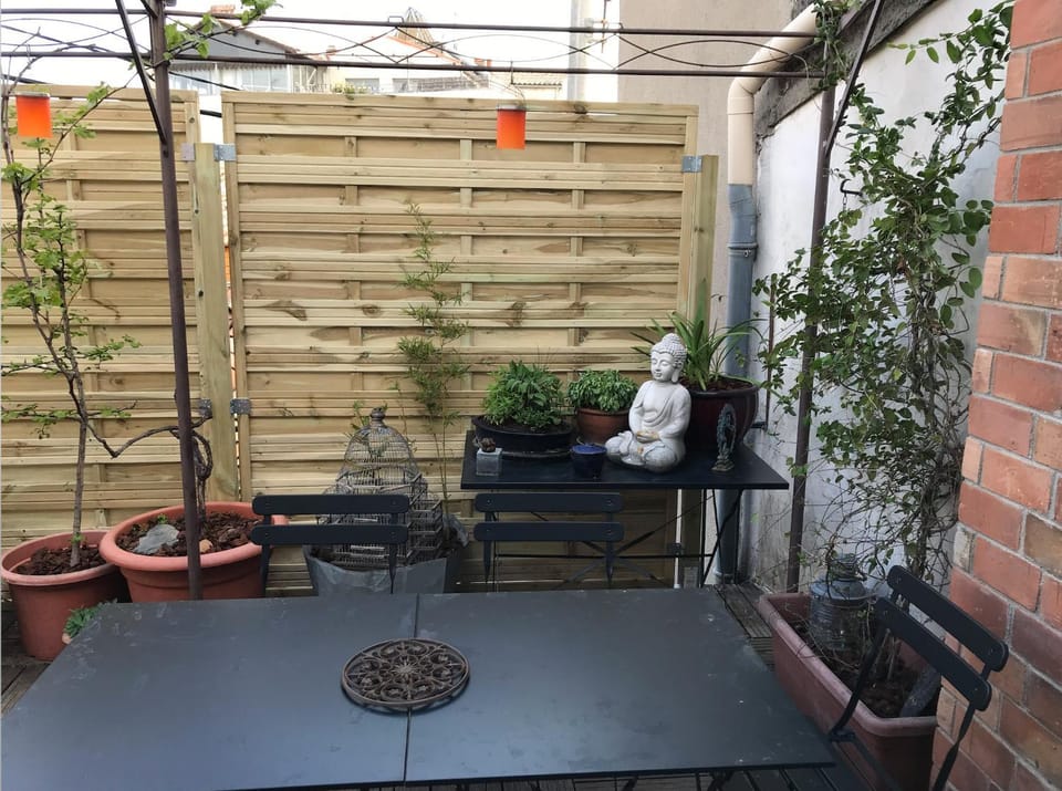 Chambre indépendante avec SDB-Terrasse privative. Centre ville Bed and Breakfast in Nimes