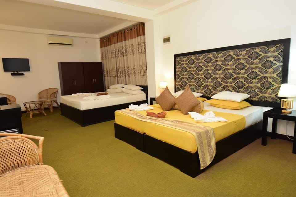TV and multimedia, Photo of the whole room, Seating area, towels, air conditioner