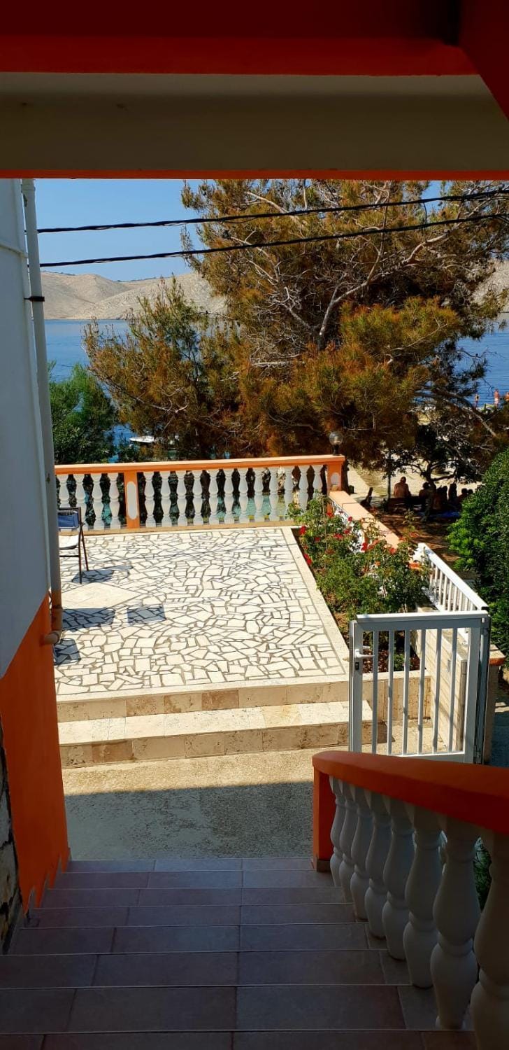 Garden view, Sea view