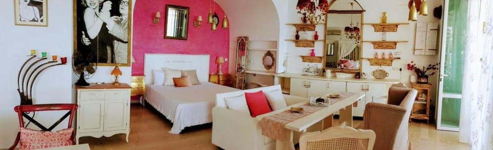 Photo of the whole room, Decorative detail