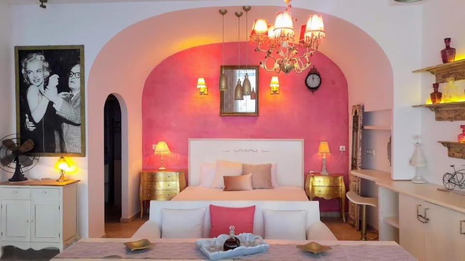 Bed, Living room, Seating area