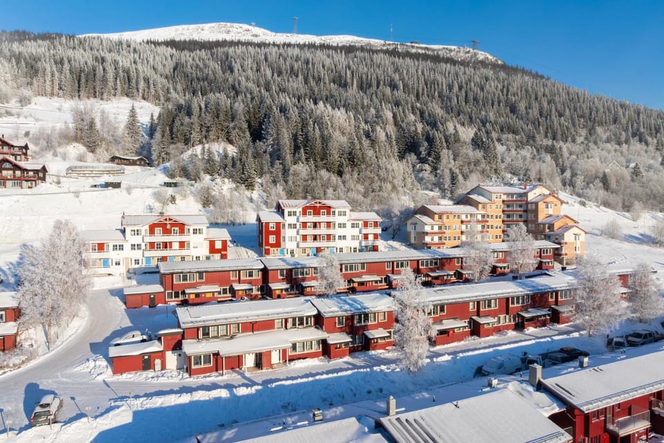Property building, Nearby landmark, Neighbourhood, Winter, Landmark view, Mountain view