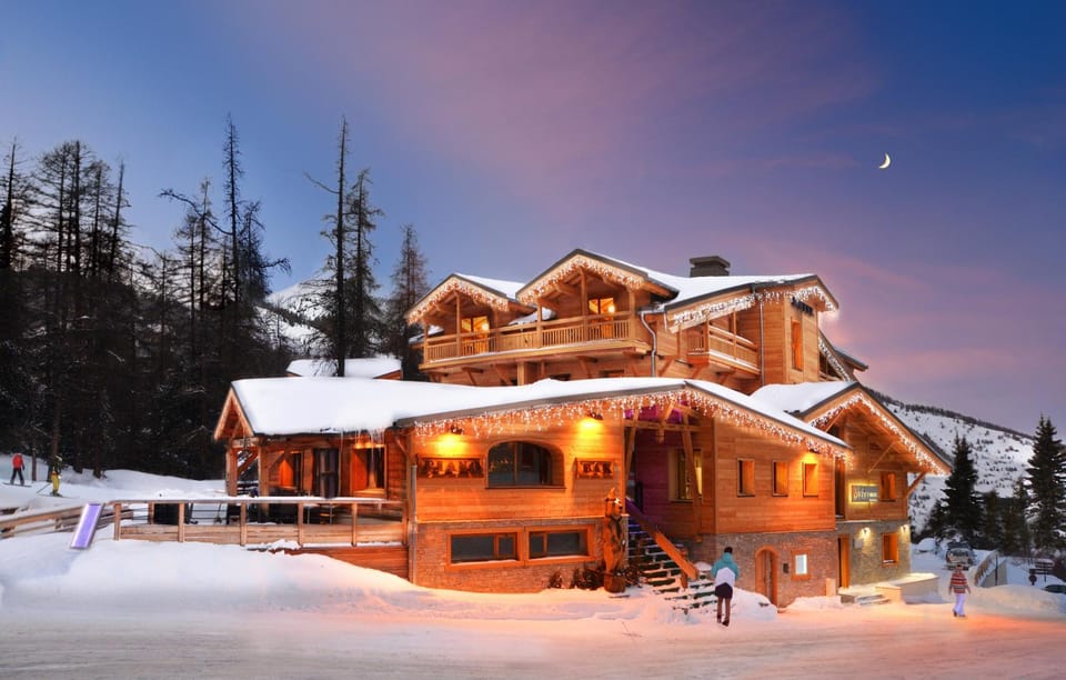 Facade/entrance, Winter