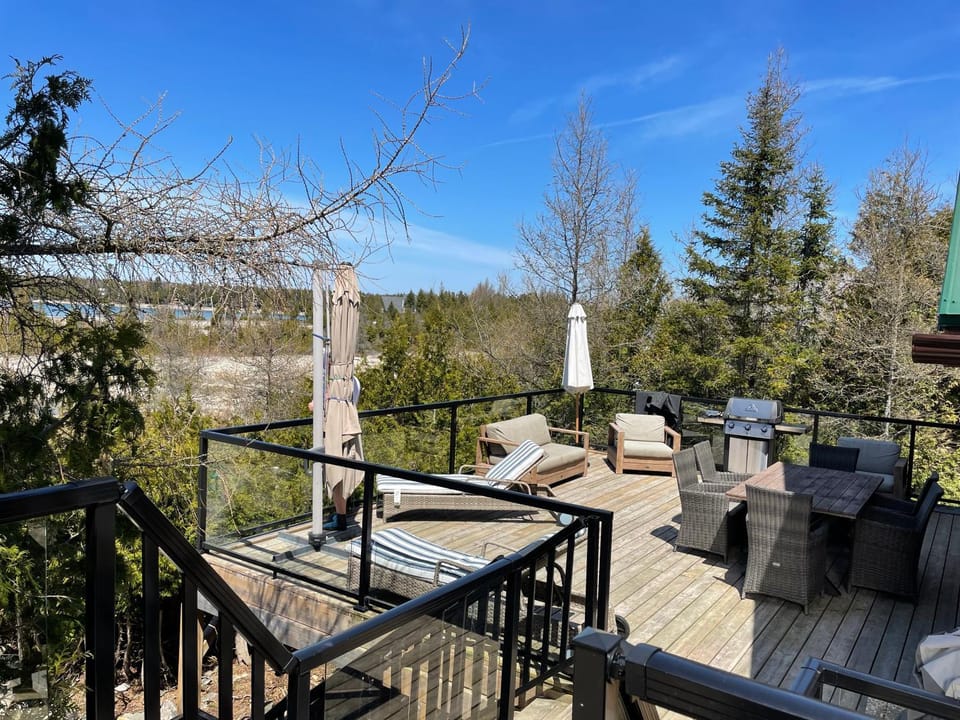 Home of the Living Sunset House in Northern Bruce Peninsula