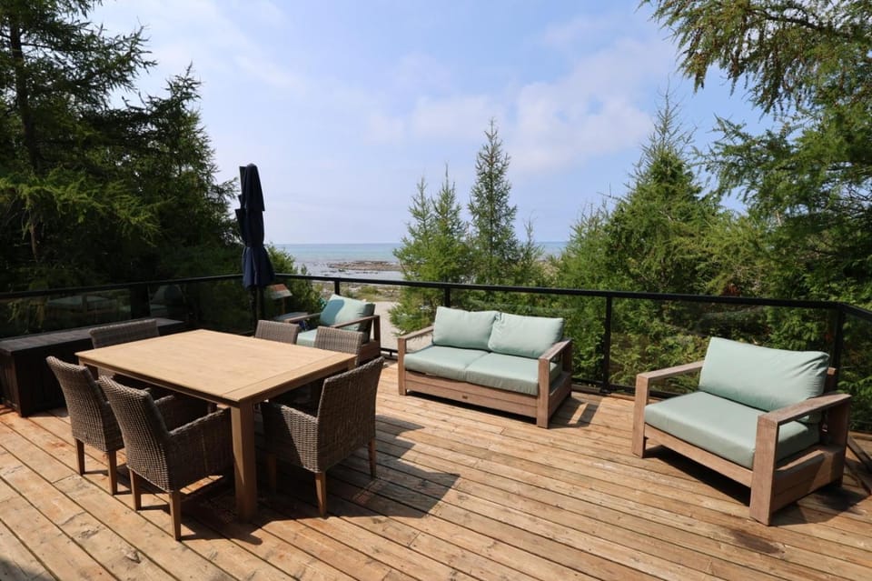 Home of the Living Sunset House in Northern Bruce Peninsula