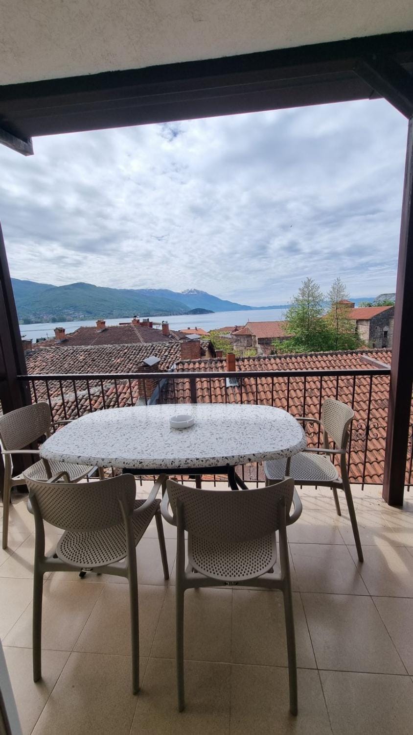 Balcony/Terrace, Seating area, Lake view
