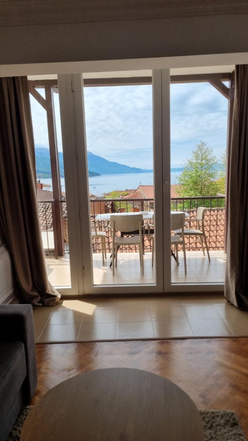 Balcony/Terrace, Lake view