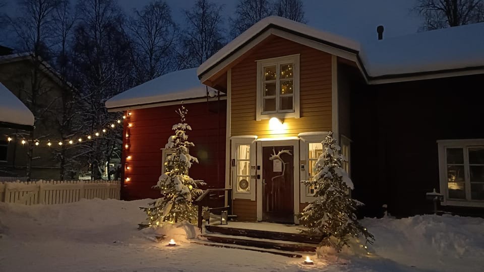 LAURI Historical Log House Manor Bed and Breakfast in Rovaniemi