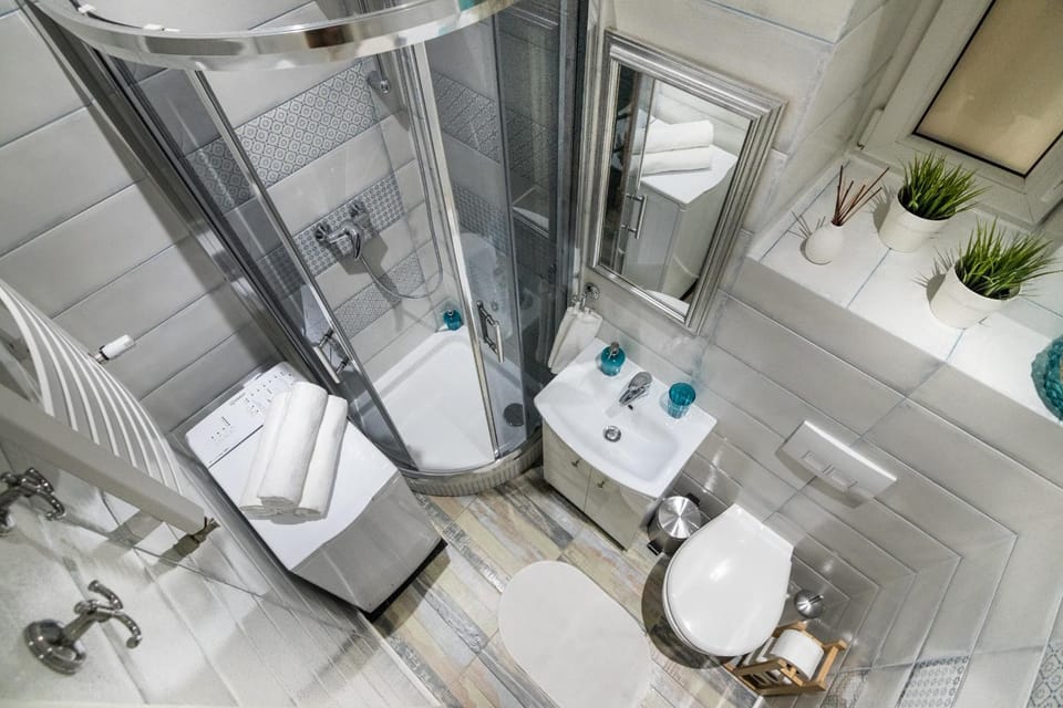 Shower, Toilet, Bathroom, towels