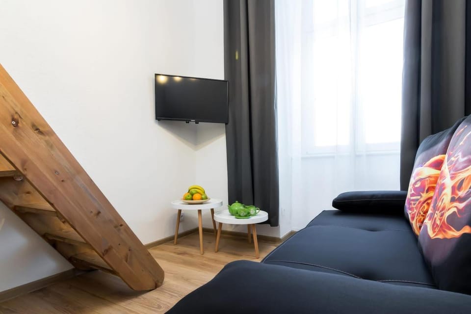 Bed, TV and multimedia, Photo of the whole room, Seating area, Evening entertainment