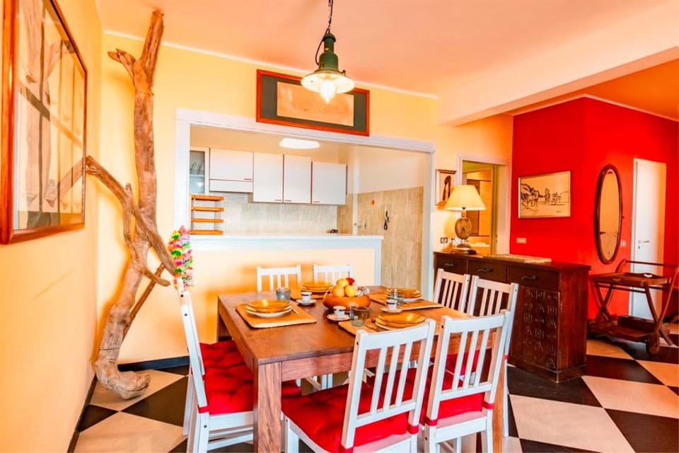 Dining area, kitchen