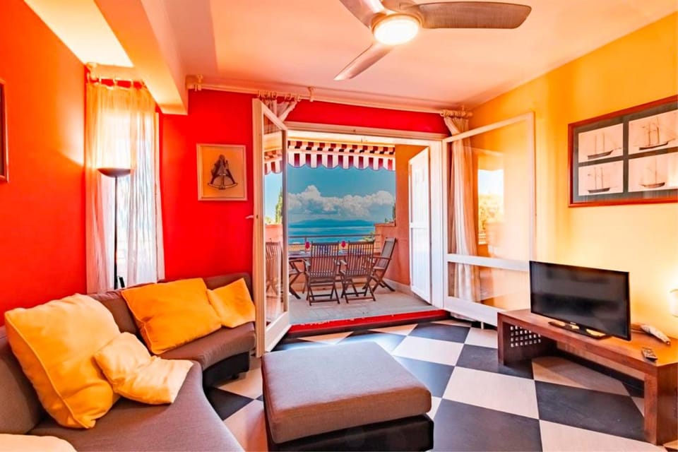 Communal lounge/ TV room, TV and multimedia, Balcony/Terrace, Sea view, internet