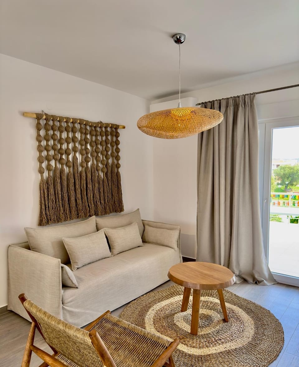 Living room, Seating area, air conditioner
