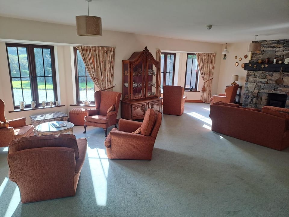 Communal lounge/ TV room, Living room, Seating area