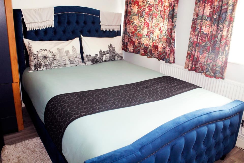 Bed, Photo of the whole room, Bedroom