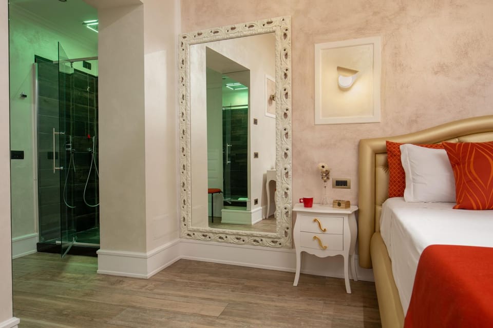 Shower, Bed, Photo of the whole room, Decorative detail