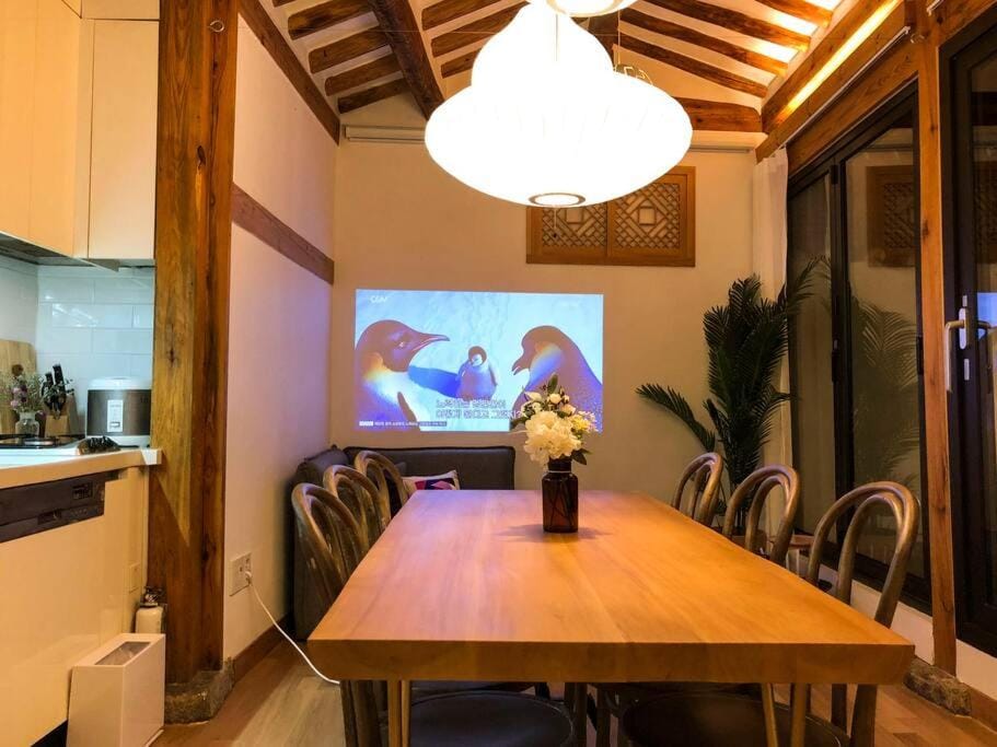 JAY Hanok ㅡ 3BR 3Bath ㅡ 8min from Anguk STN House in Seoul